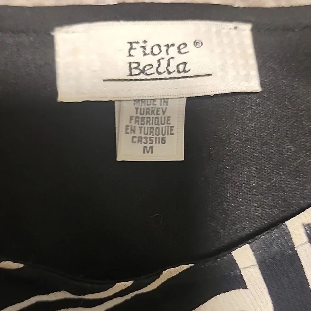 Fiore Bella- Asymmetrical top - Picture 3 of 6